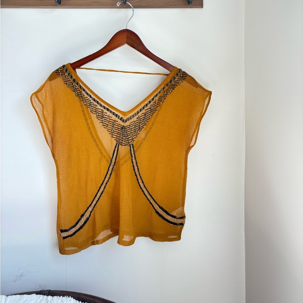 🍒 UO Embellished Top